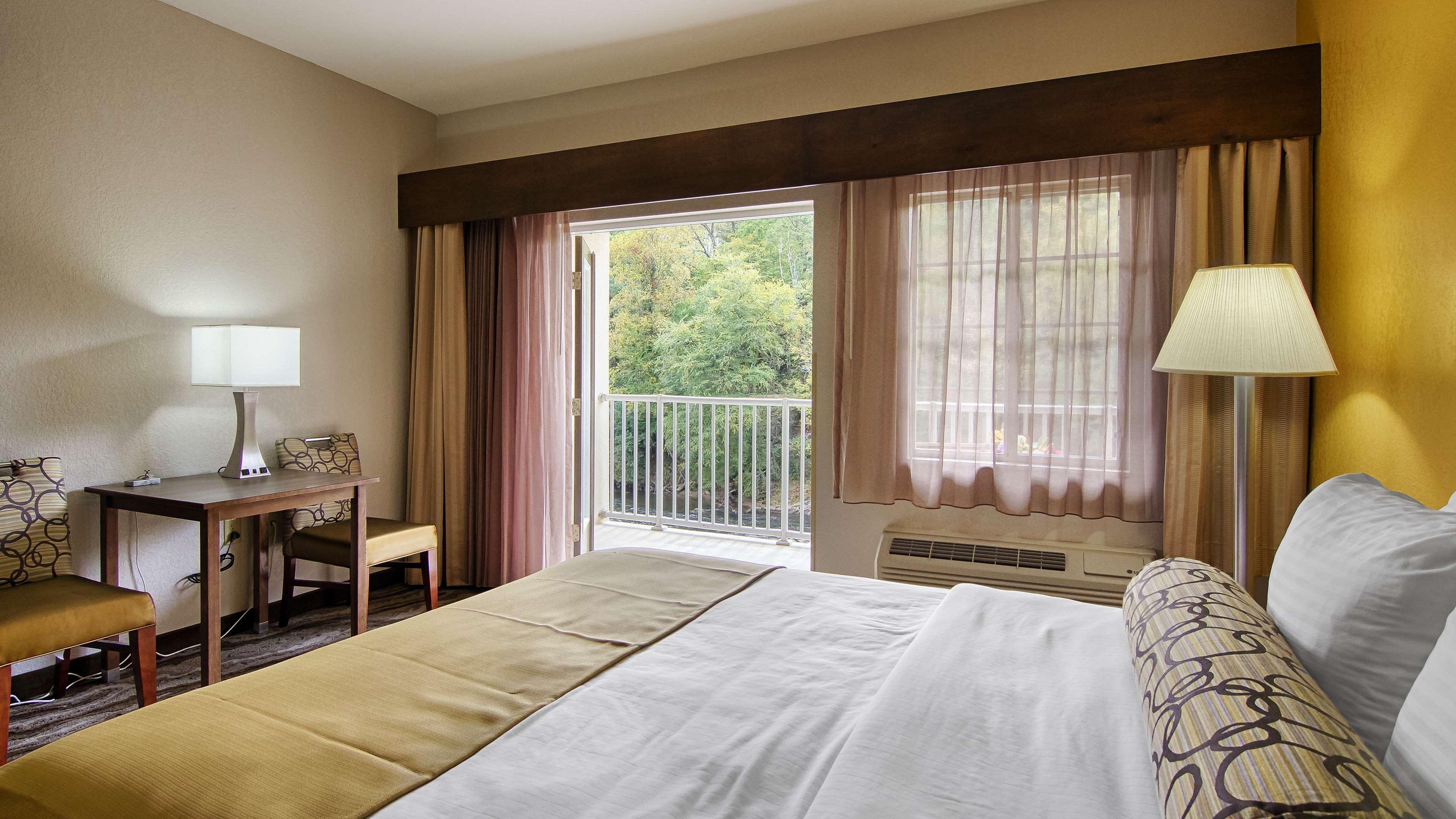 Best Western Plus River Escape Sylva / Dillsboro Exterior photo
