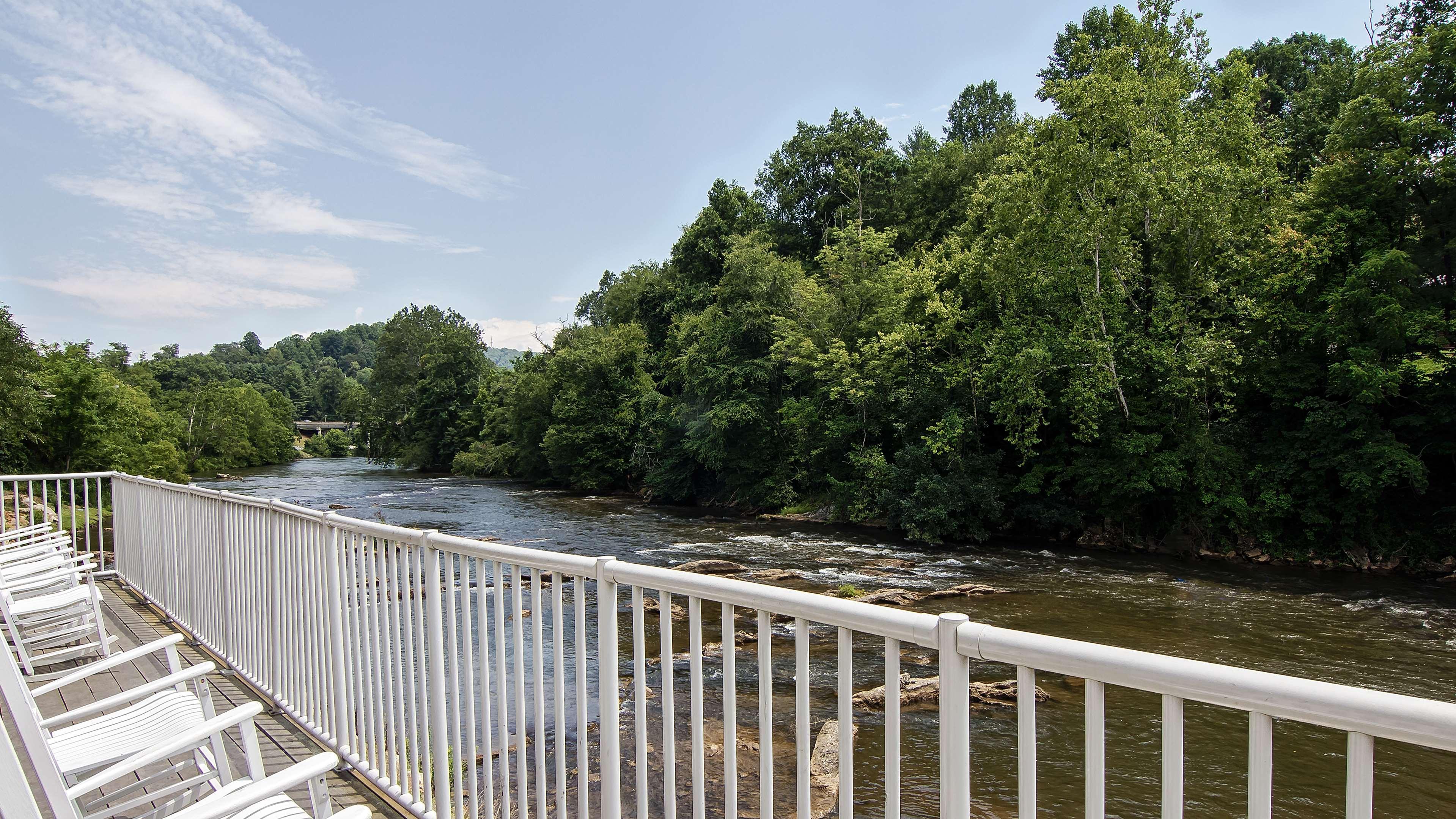 Best Western Plus River Escape Sylva / Dillsboro Exterior photo