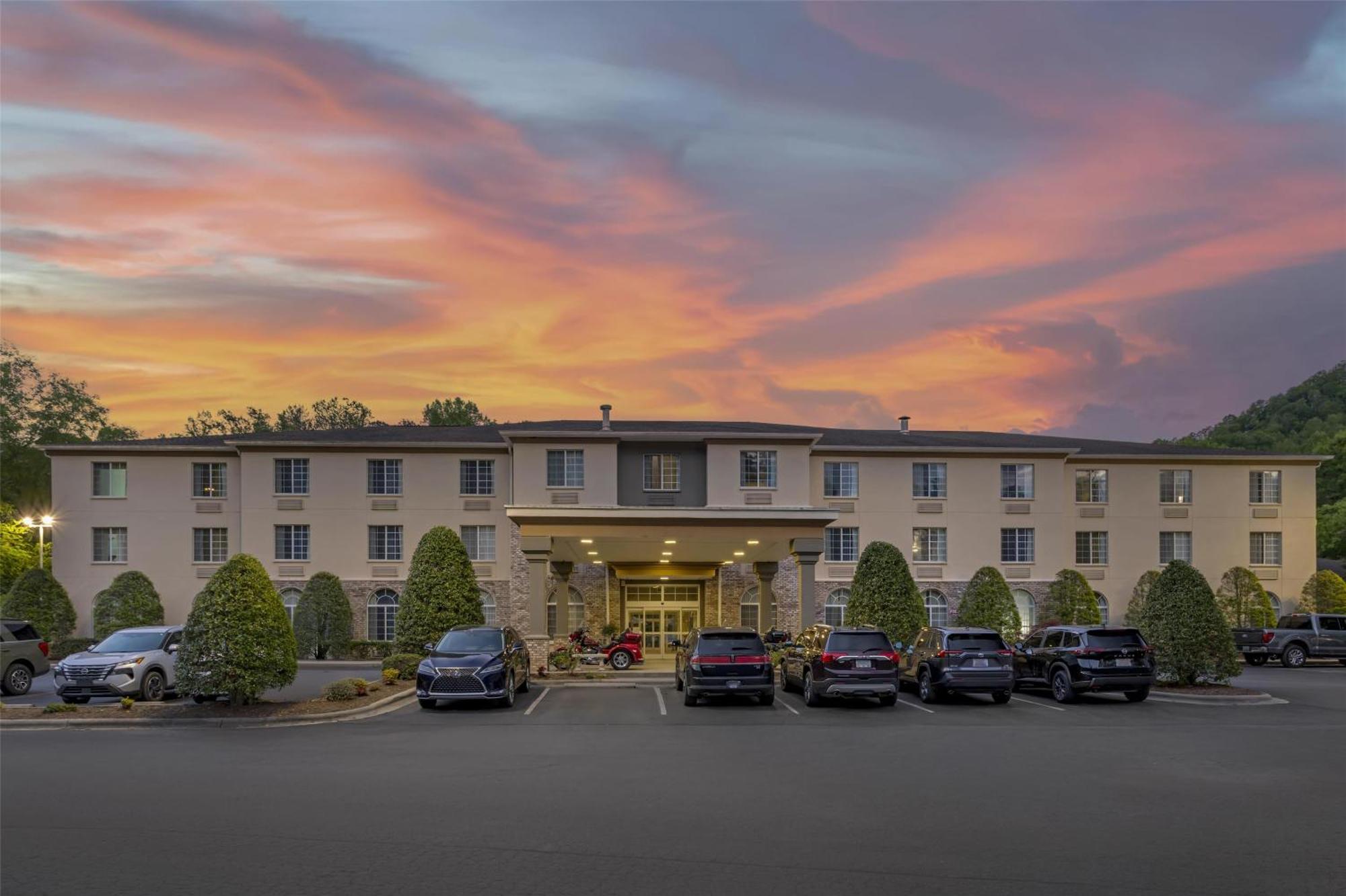 Best Western Plus River Escape Sylva / Dillsboro Exterior photo