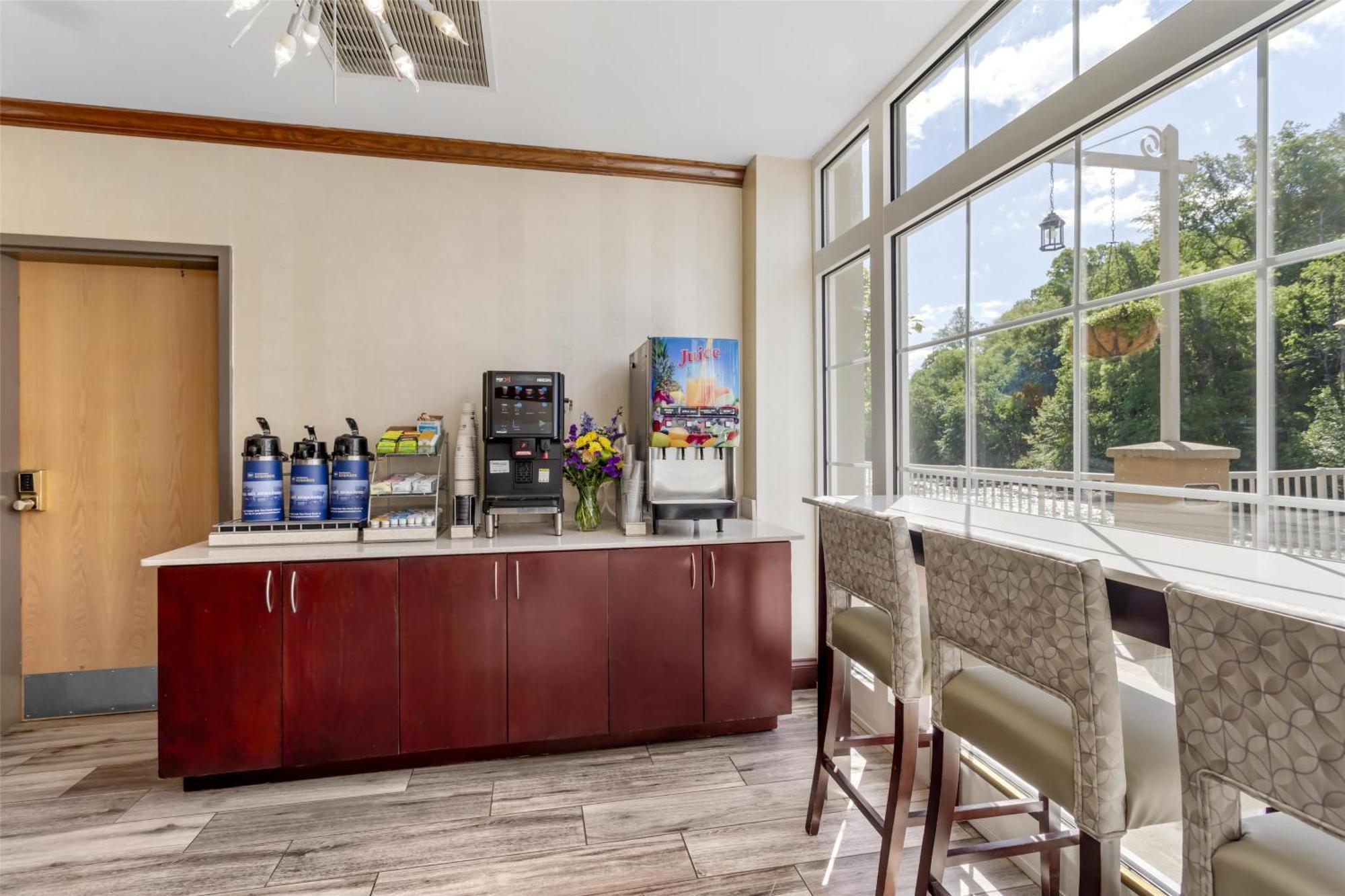 Best Western Plus River Escape Sylva / Dillsboro Exterior photo