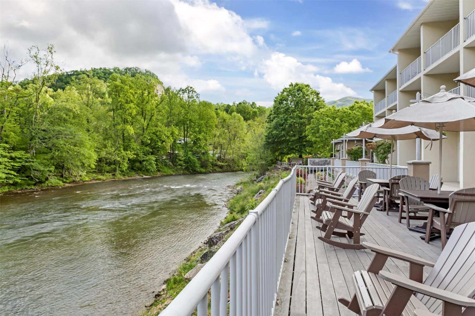 Best Western Plus River Escape Sylva / Dillsboro Exterior photo